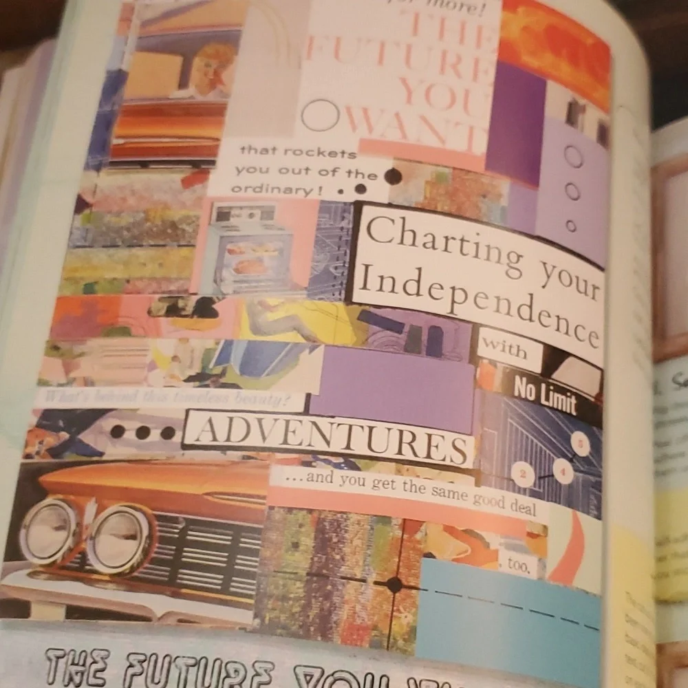 Collage Playground: A Fresh Approach to Creating Mixed-Media Art Paperback